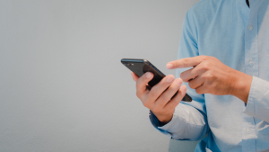 Handy-Regeln im Büroalltag: 5 einfache Tipps