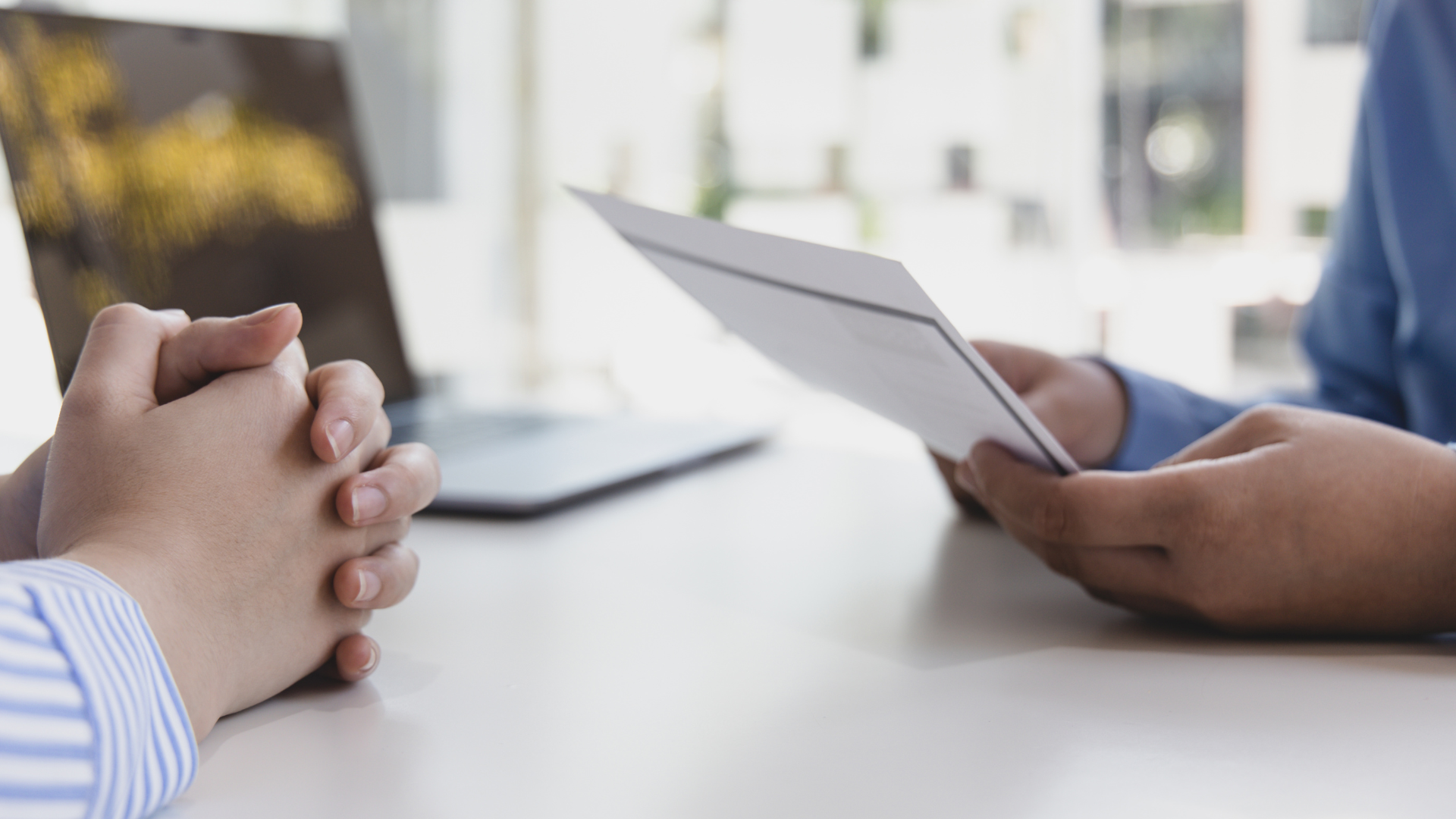 Red Flags im Arbeitszeugnis – worauf du achten solltest