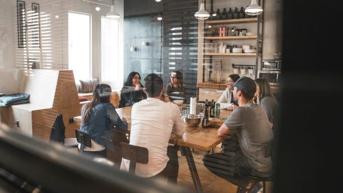 Arbeitsplatz der Zukunft helles ergonomisches Büro